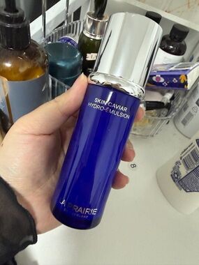 La Prairie Navy Blue Lifting and Firming Face Serum Box